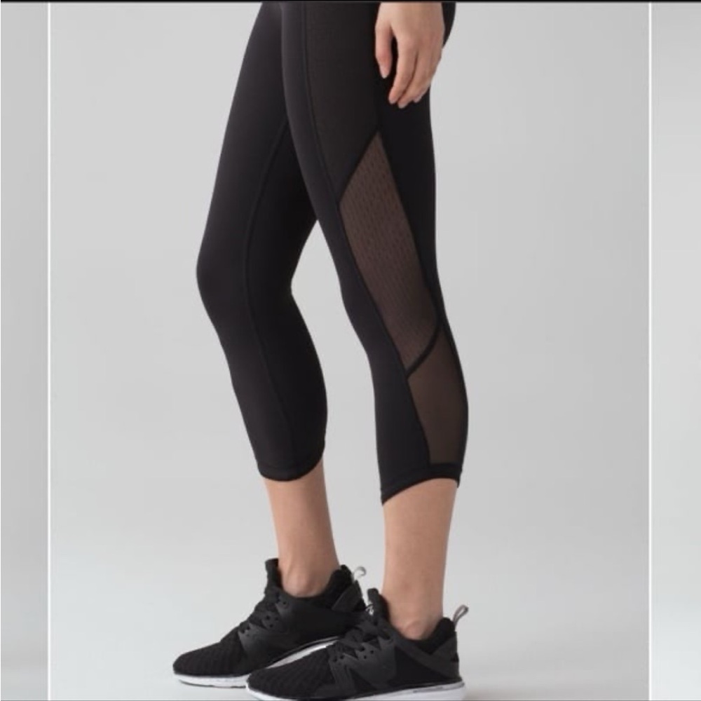Lululemon Body Con Crop
Black
Size 2